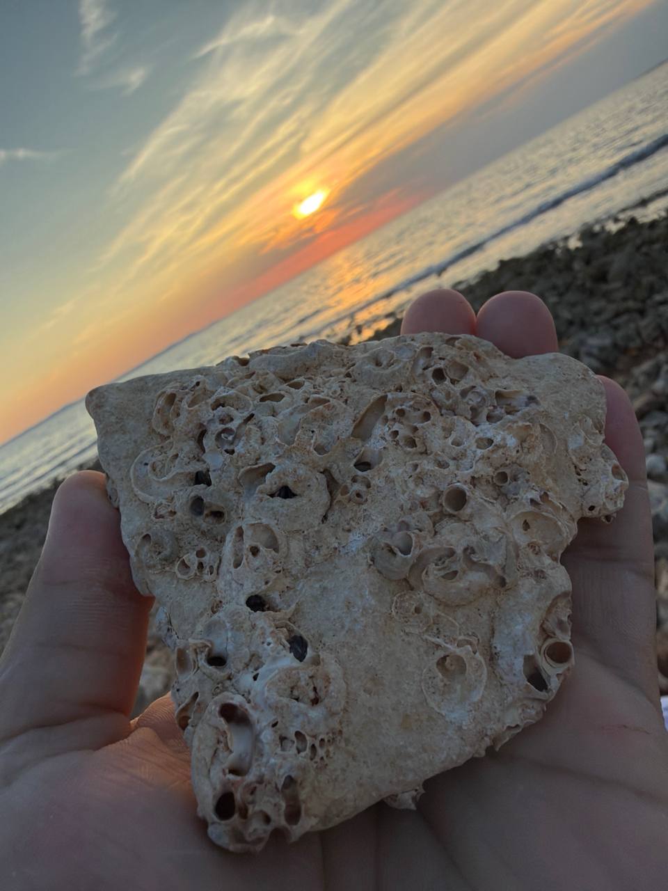 Piedra de mar al atardecer